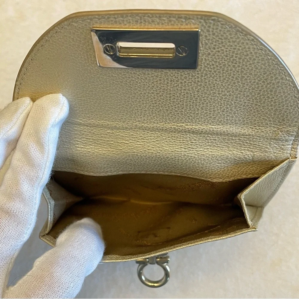 Salvatore Ferragamo Authentic Vintage Silver Compact Wallet - Picture 5 of 16